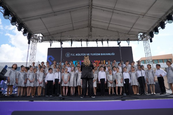 Bakan Ersoy 2026 Türkiye Kültür Yolu Festivali Çalışmalarını Resmen Başlattı! Bu Yıl 26 Şehirde Festival Var